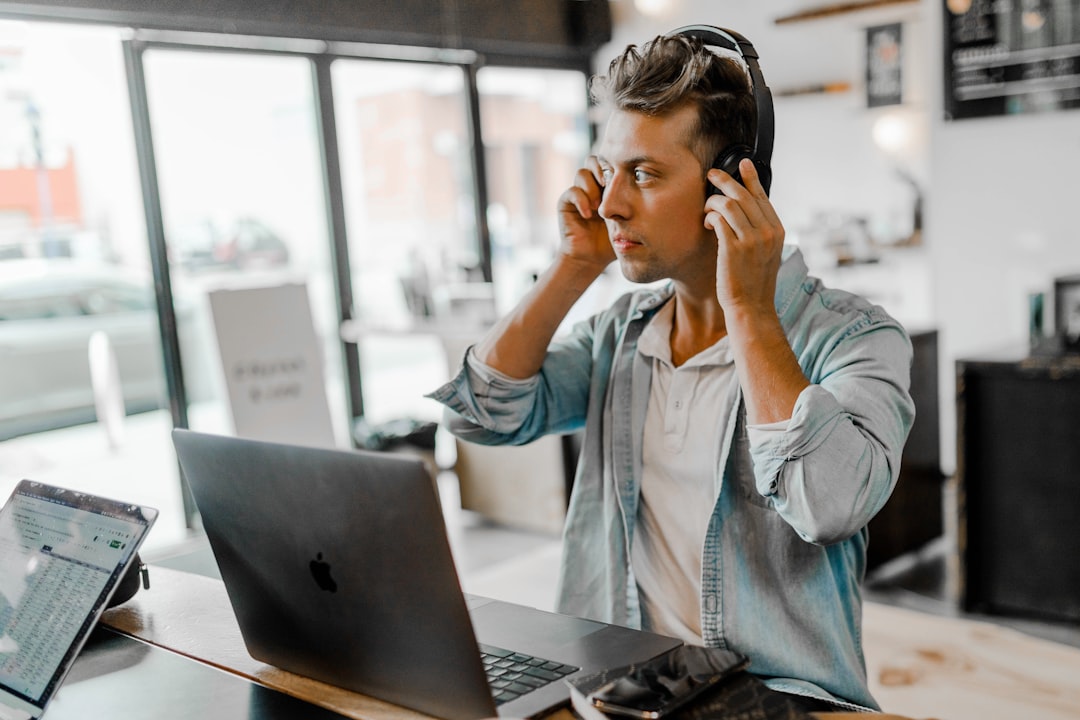 Sales reps in a live conversation, representing real-time, in-conversation sales enablement